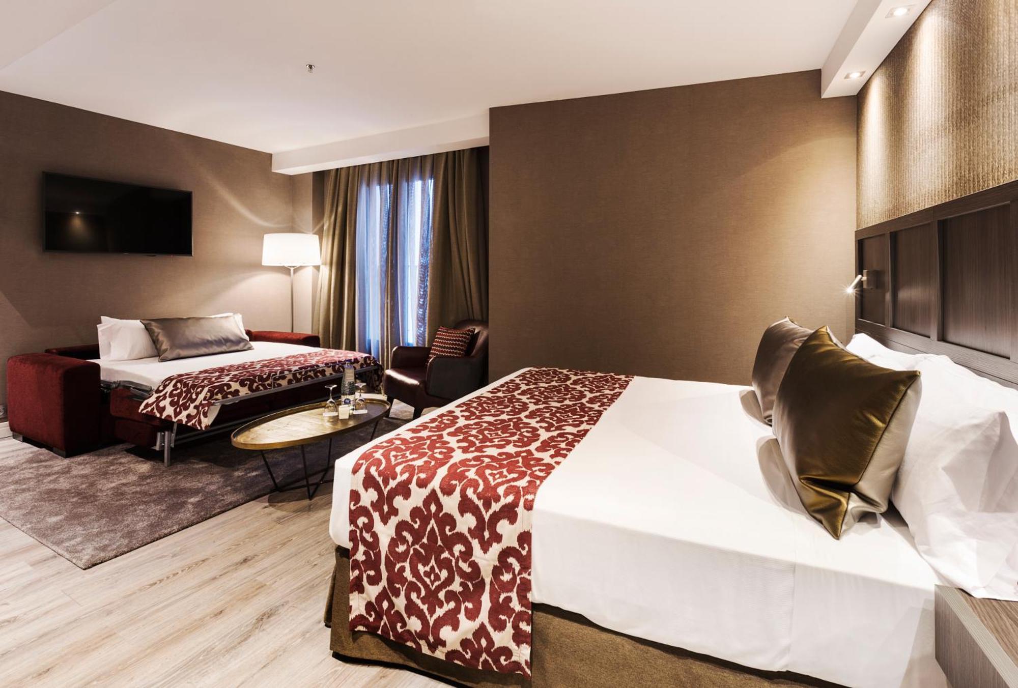Deluxe Triple Room,1588312672:JPEG